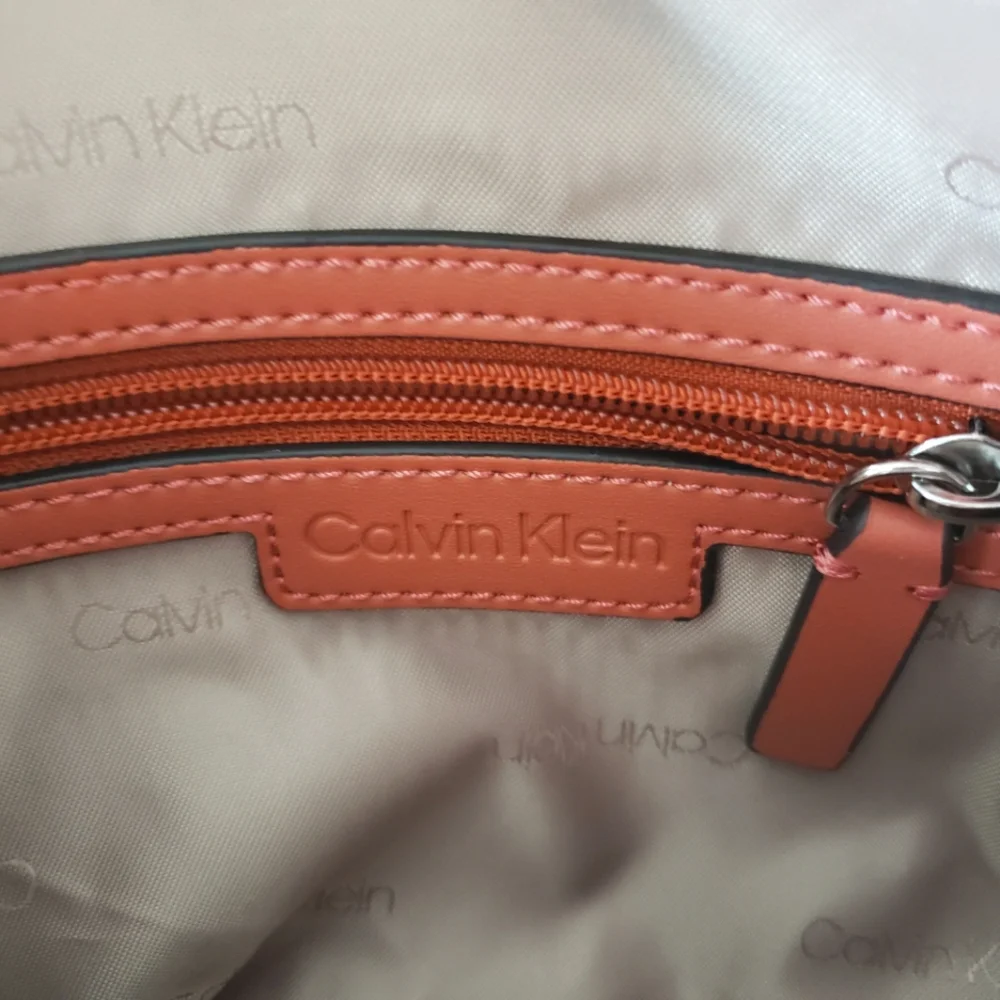 CALVIN KLEIN Lee Medium Dusty Rose Vegan Pebbled Leather Shoulder Bag--NWT